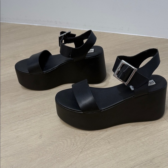 Steve Madden Black Platform Sandals - Picture 6 of 7